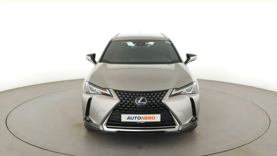 LEXUS UX -