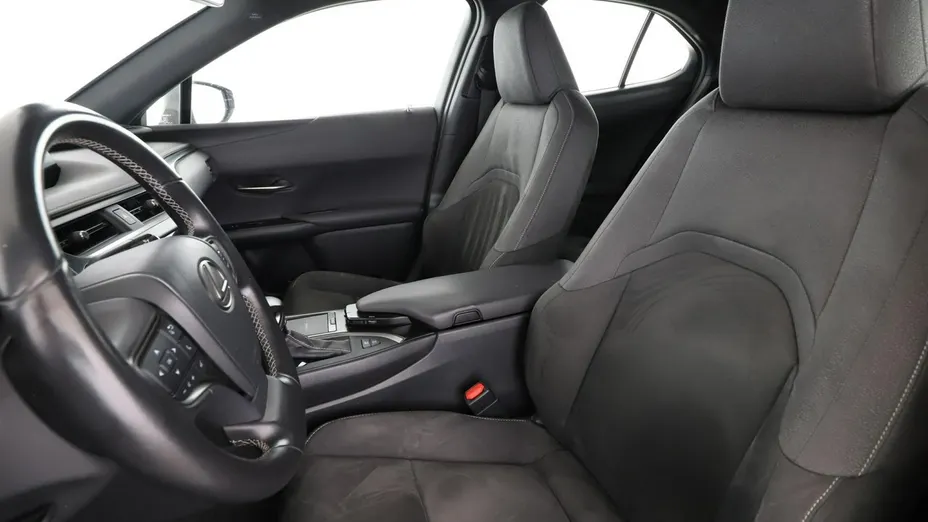 LEXUS UX -