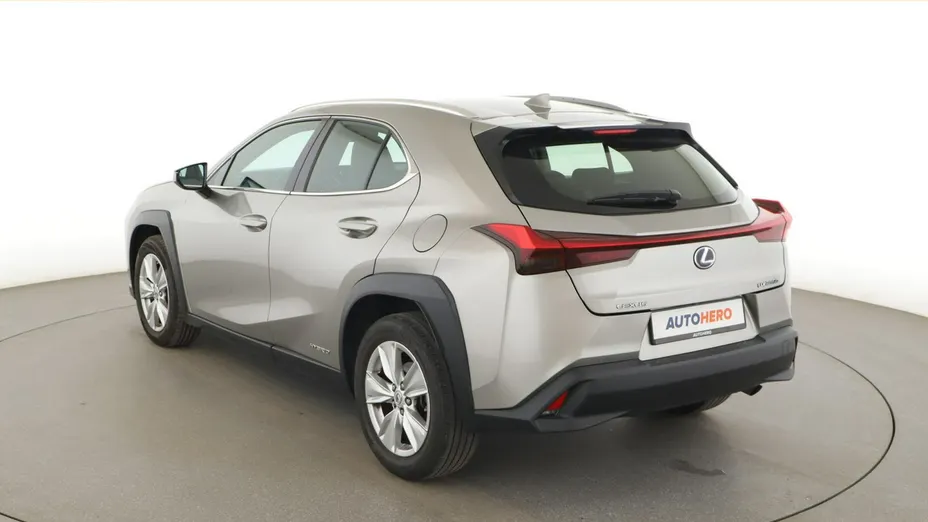 LEXUS UX -