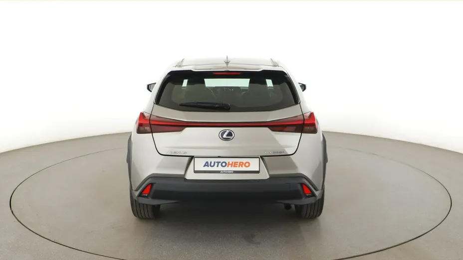 LEXUS UX -