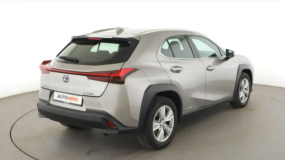 LEXUS UX -