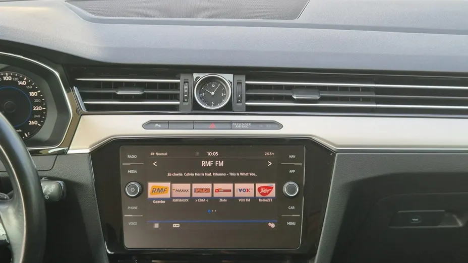 VOLKSWAGEN Passat -