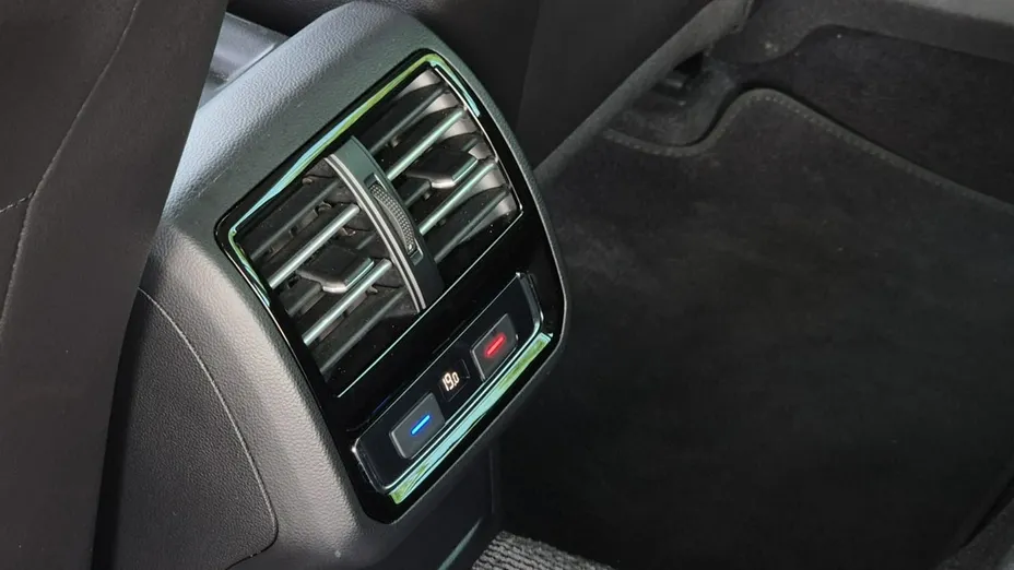 VOLKSWAGEN Passat -