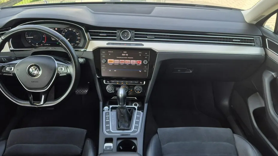 VOLKSWAGEN Passat -