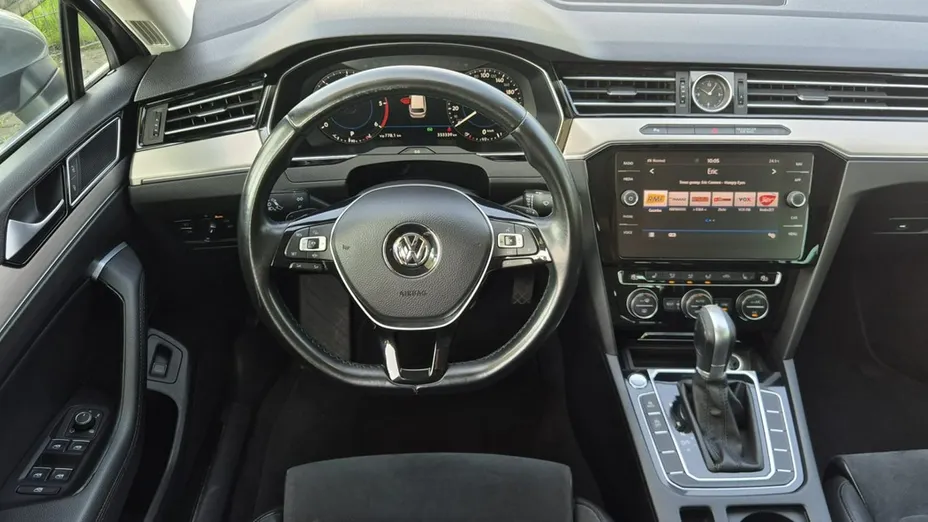 VOLKSWAGEN Passat -