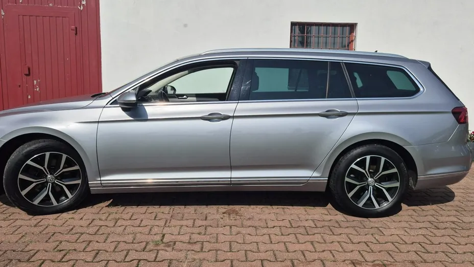 VOLKSWAGEN Passat -