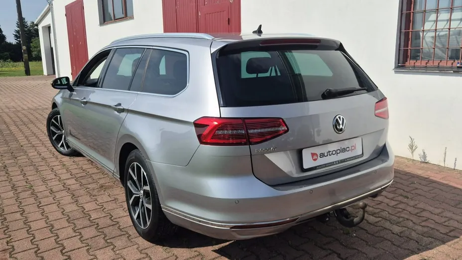 VOLKSWAGEN Passat -