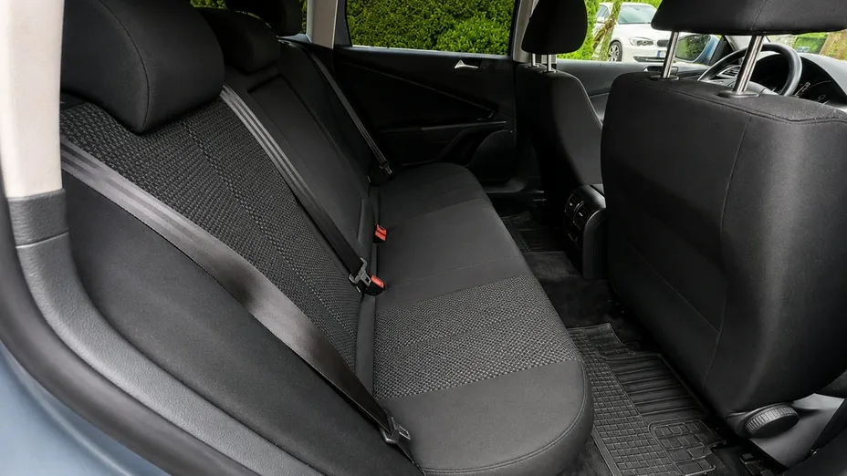 VOLKSWAGEN Passat -