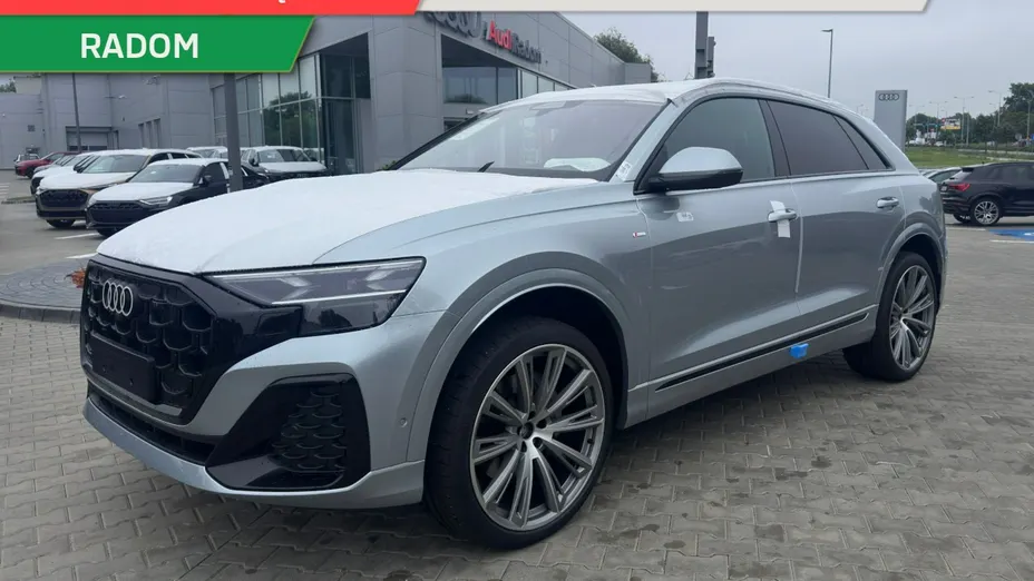 AUDI Q8 -