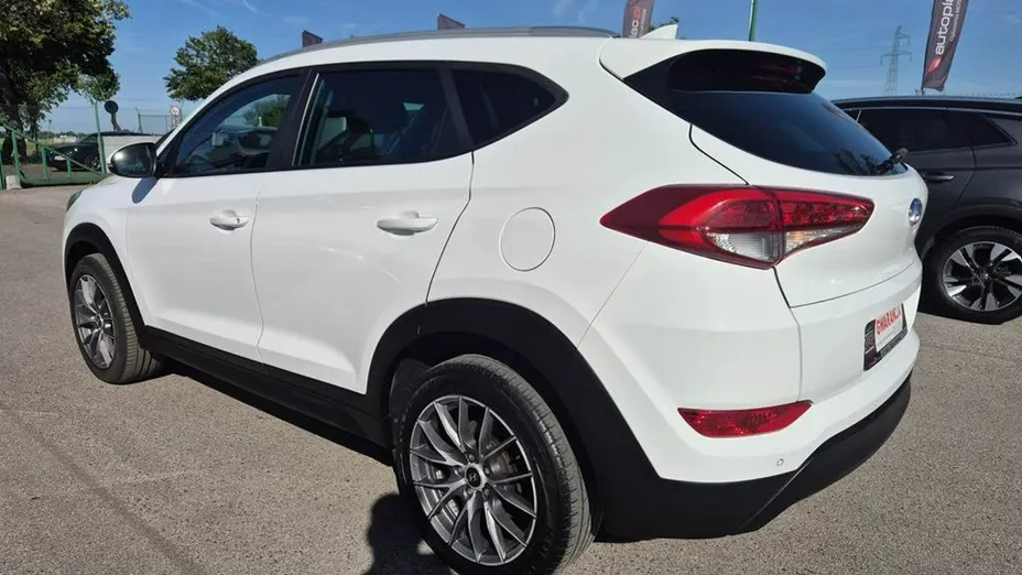 HYUNDAI Tucson -