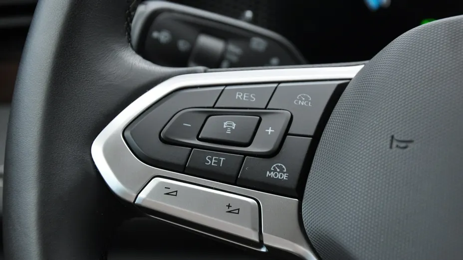 VOLKSWAGEN Tiguan -