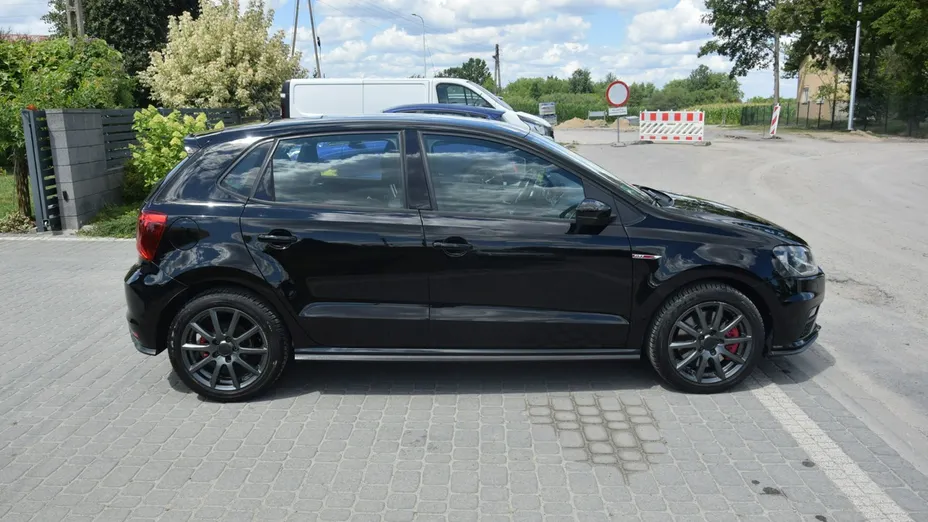 VOLKSWAGEN Polo -