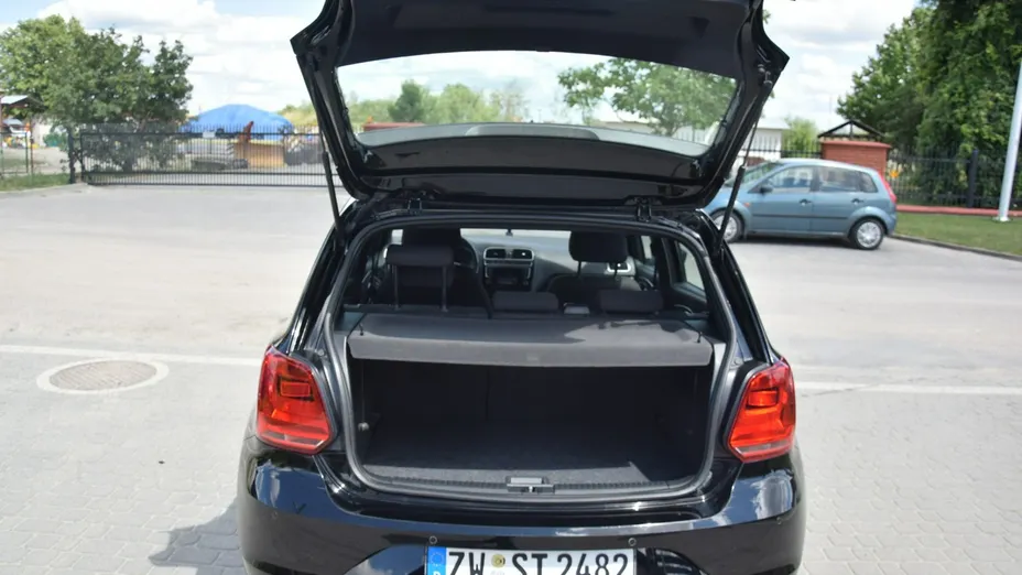 VOLKSWAGEN Polo -