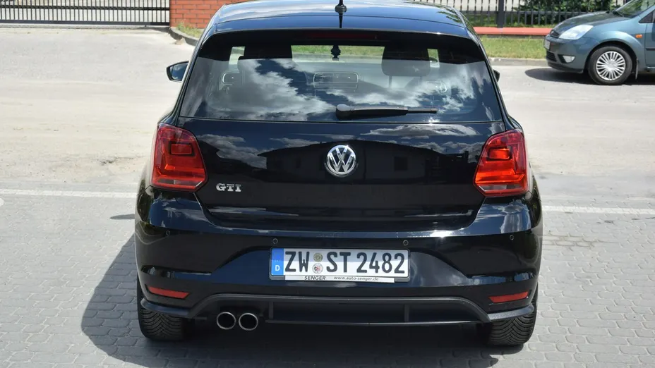 VOLKSWAGEN Polo -