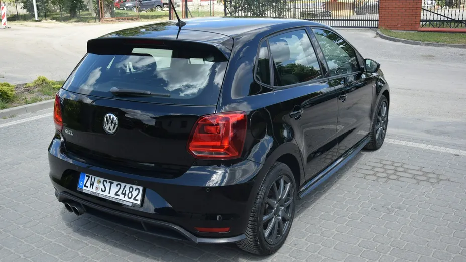 VOLKSWAGEN Polo -