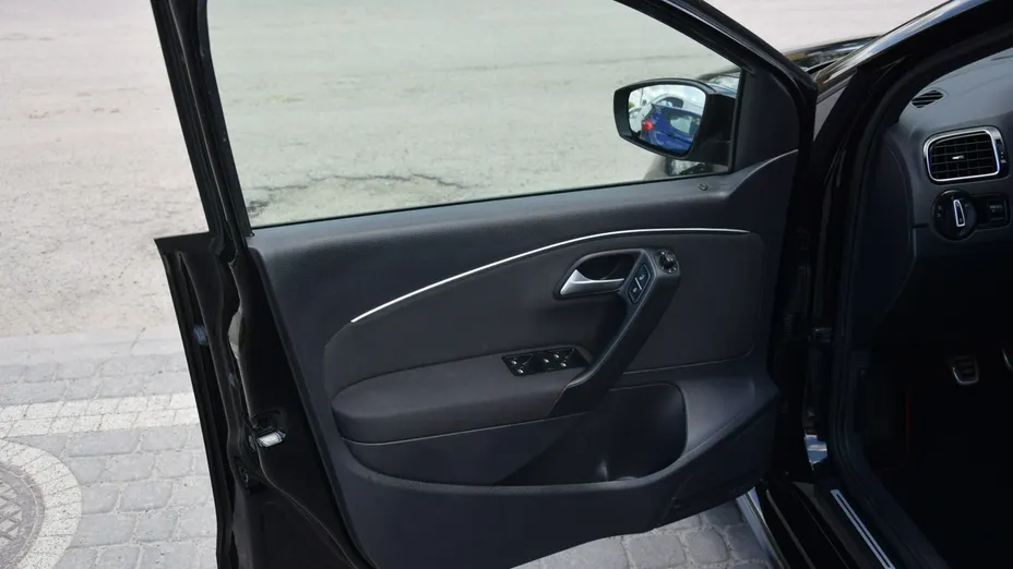VOLKSWAGEN Polo -