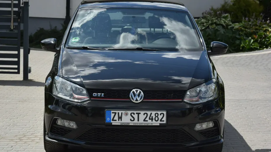 VOLKSWAGEN Polo -