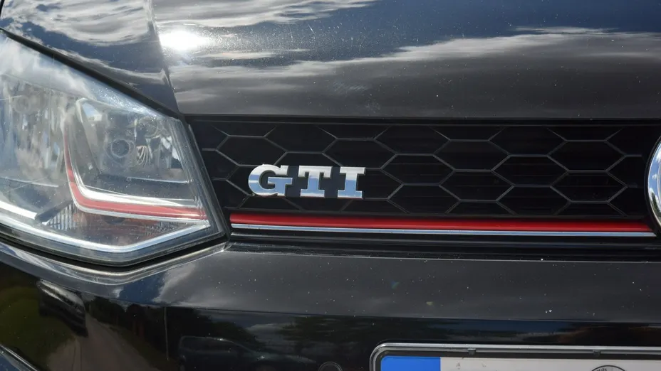 VOLKSWAGEN Polo -