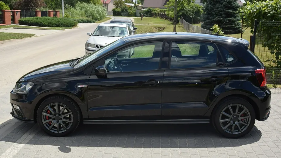VOLKSWAGEN Polo -