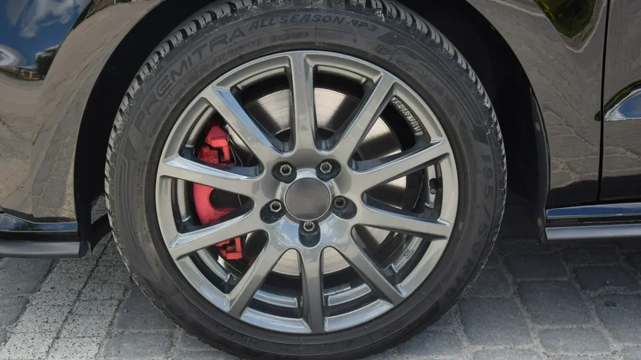 VOLKSWAGEN Polo -