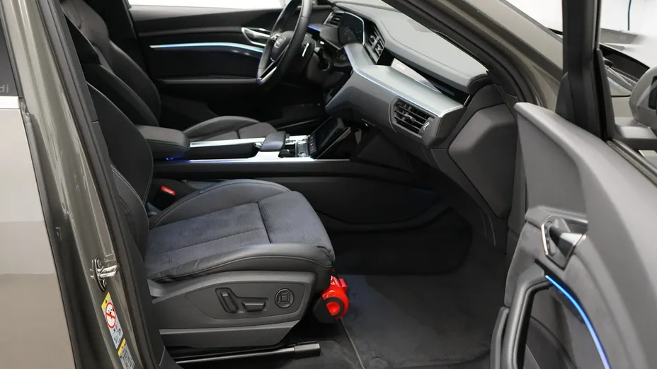 AUDI Q8 Sportback e-tron -