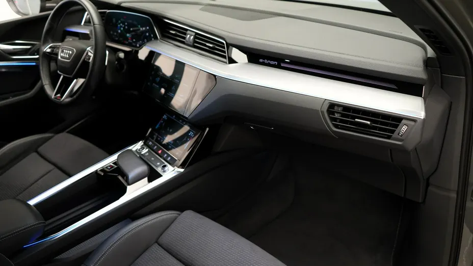 AUDI Q8 Sportback e-tron -