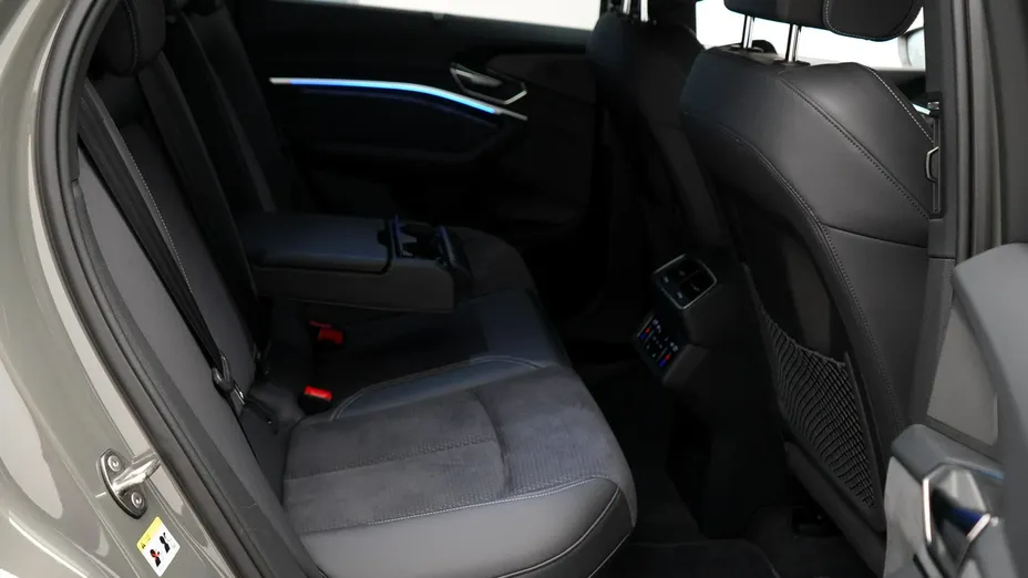AUDI Q8 Sportback e-tron -