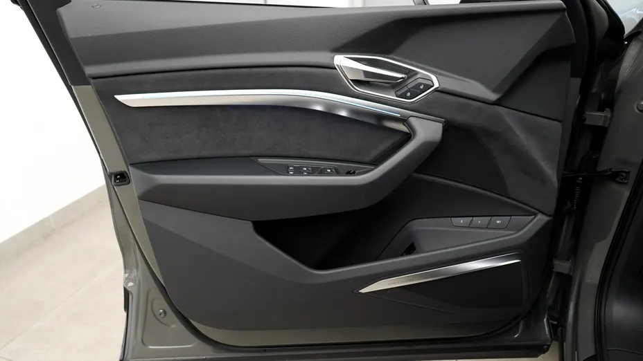 AUDI Q8 Sportback e-tron -