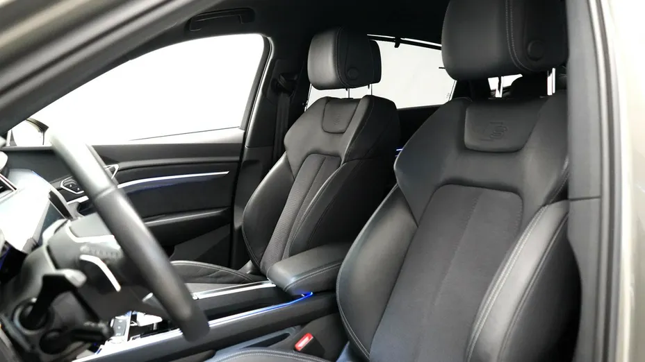 AUDI Q8 Sportback e-tron -