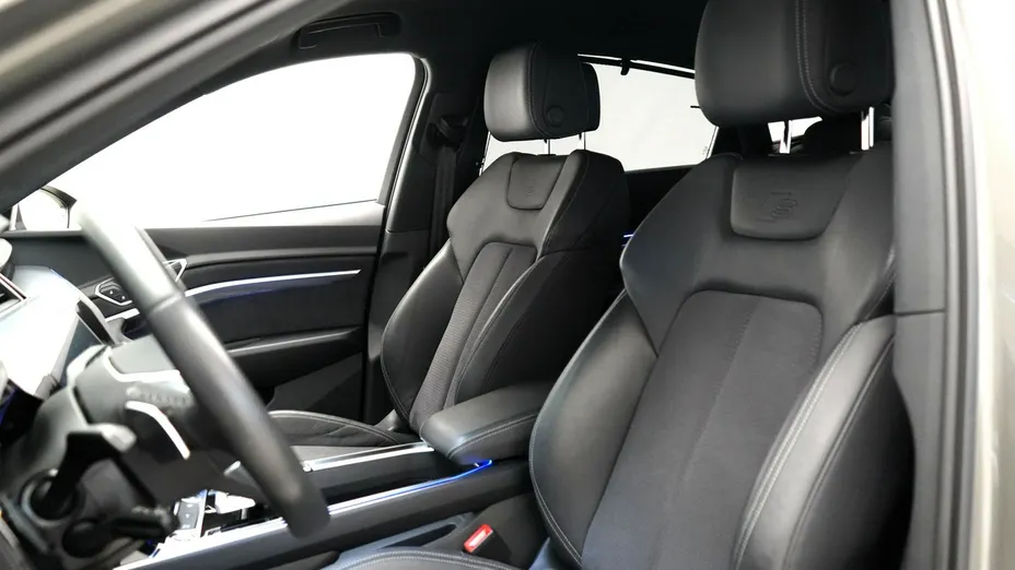 AUDI Q8 Sportback e-tron -