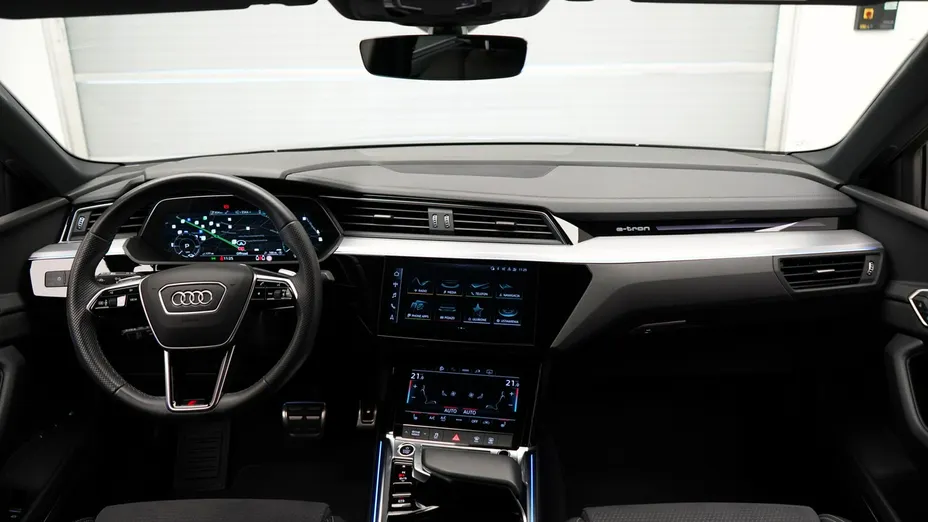 AUDI Q8 Sportback e-tron -