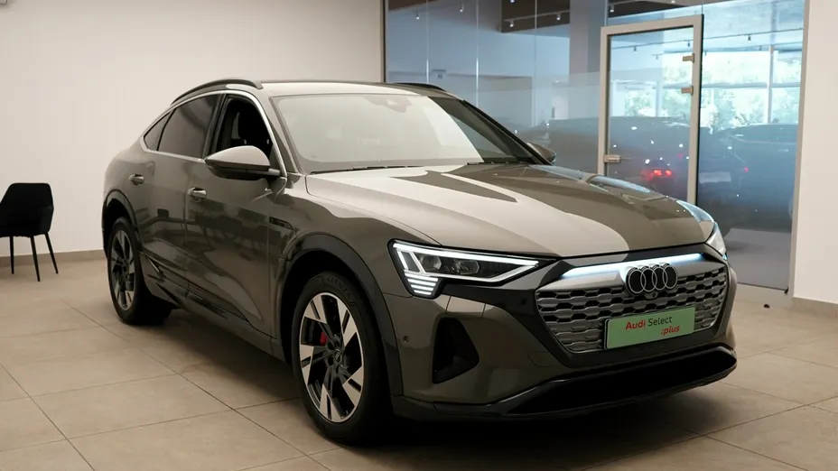 AUDI Q8 Sportback e-tron -