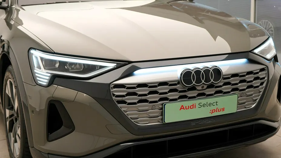 AUDI Q8 Sportback e-tron -