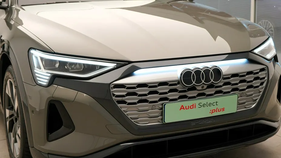 AUDI Q8 Sportback e-tron -