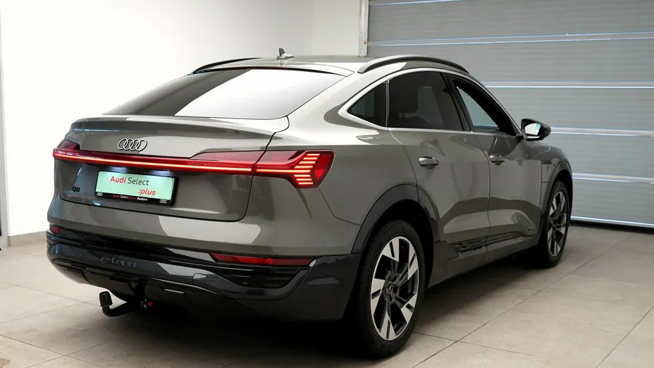 AUDI Q8 Sportback e-tron -
