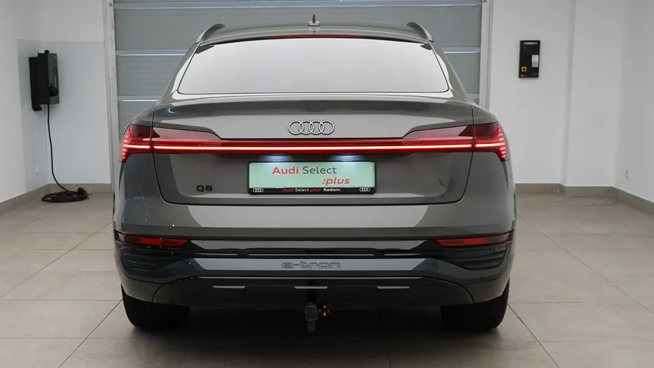 AUDI Q8 Sportback e-tron -