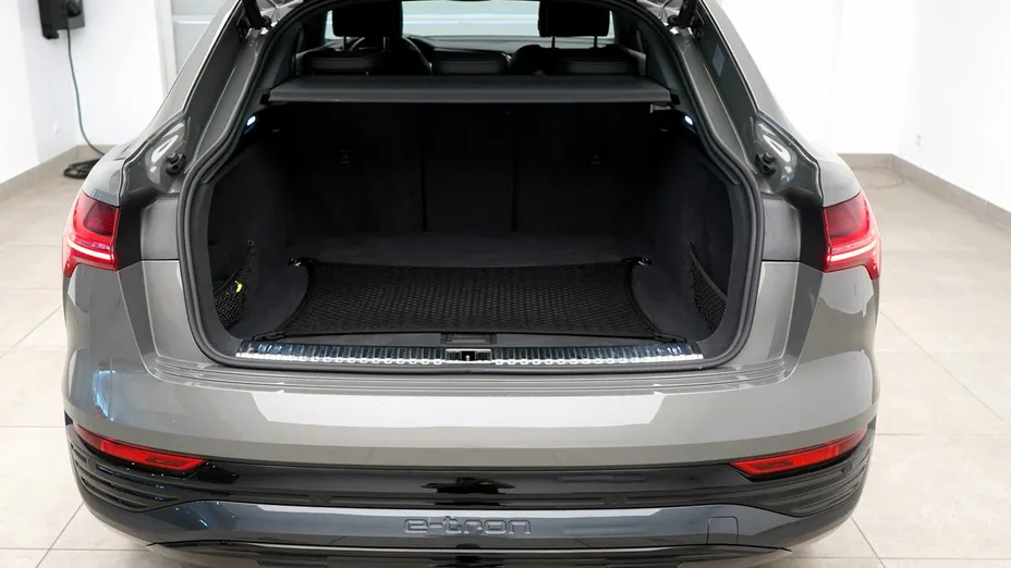 AUDI Q8 Sportback e-tron -