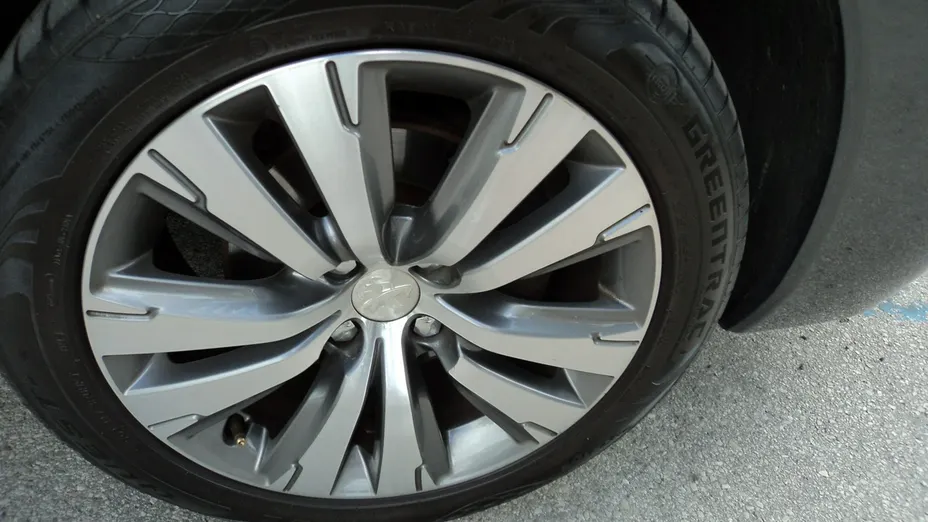 PEUGEOT 3008 -