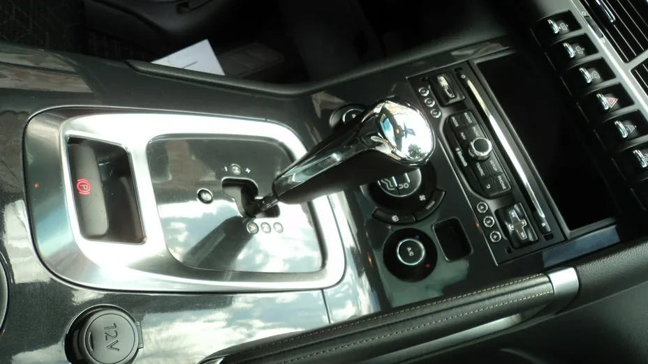 PEUGEOT 3008 -