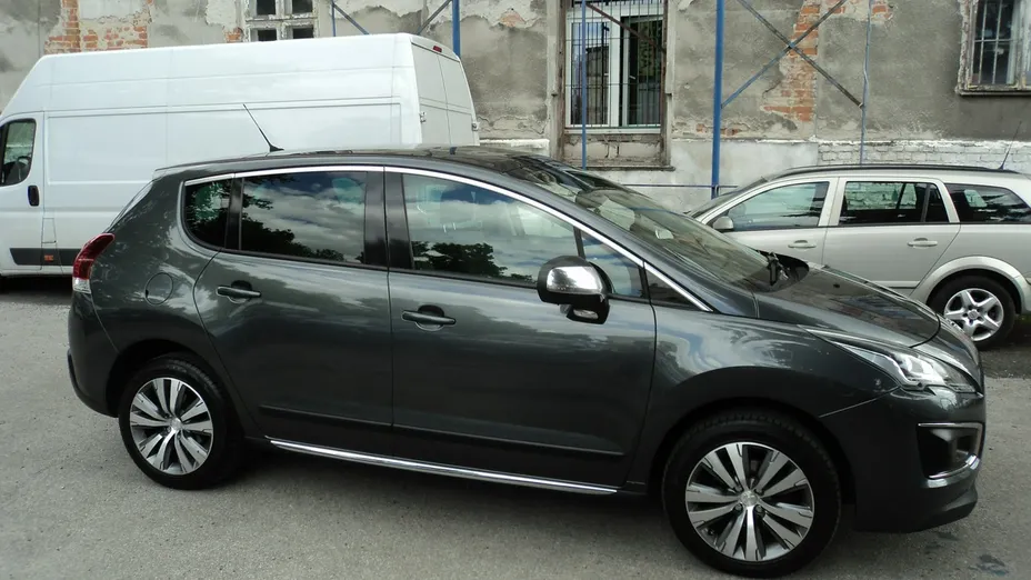PEUGEOT 3008 -