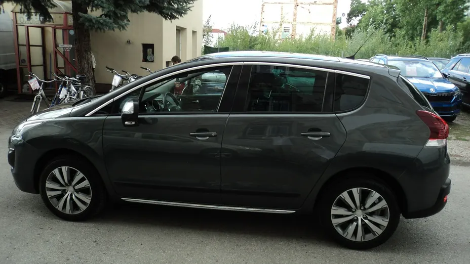 PEUGEOT 3008 -