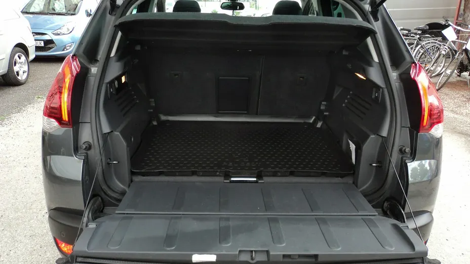 PEUGEOT 3008 -