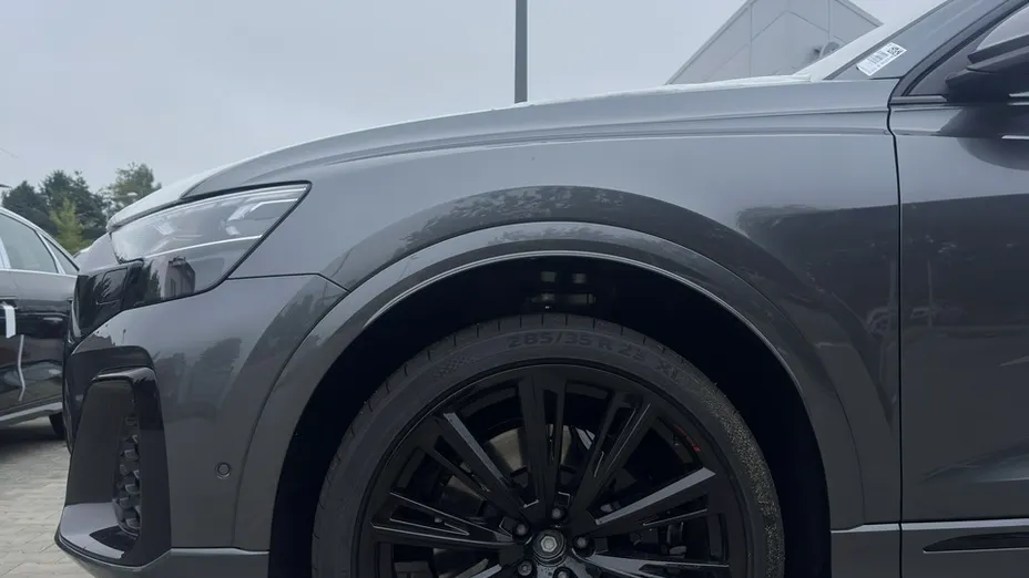 AUDI SQ8 -