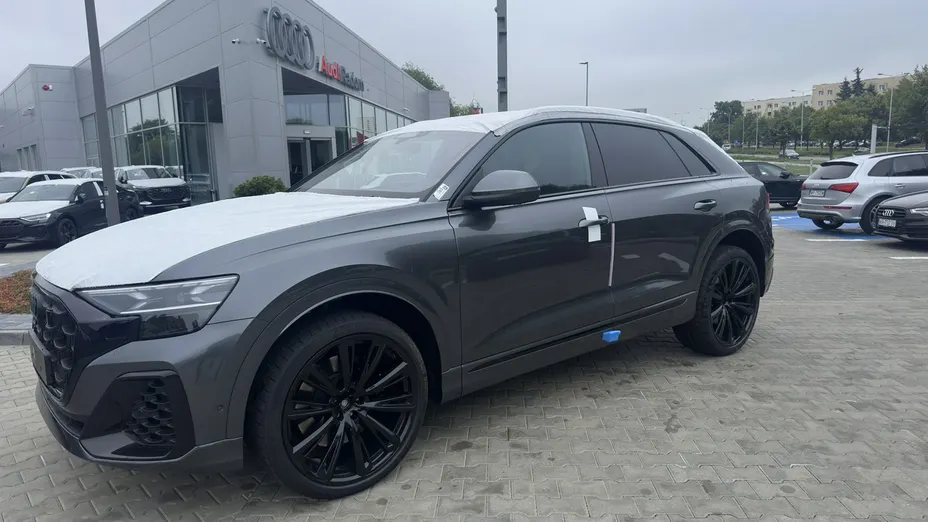 AUDI SQ8 -