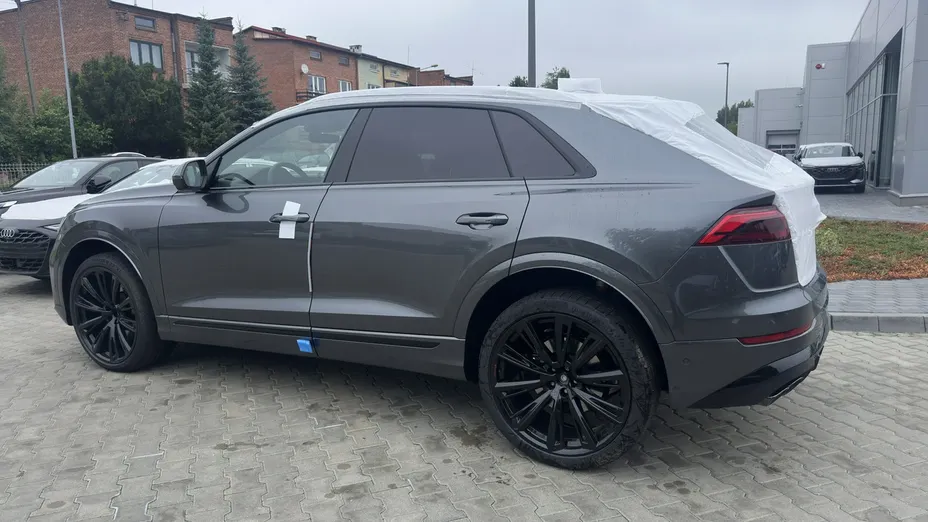 AUDI SQ8 -