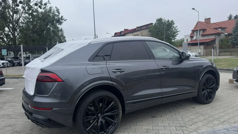 AUDI SQ8 -
