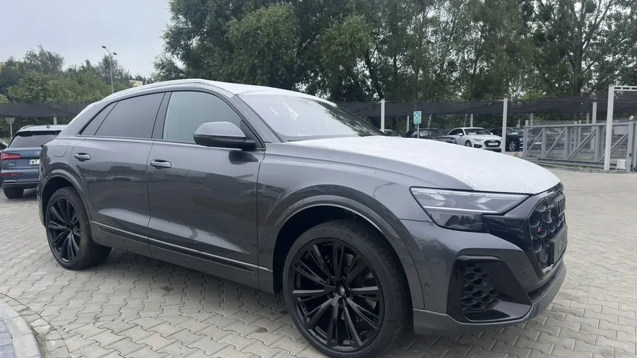 AUDI SQ8 -