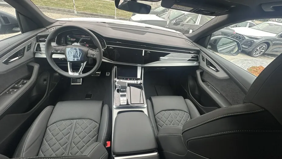AUDI SQ8 -