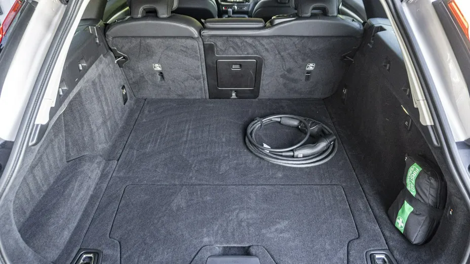 VOLVO V90 -