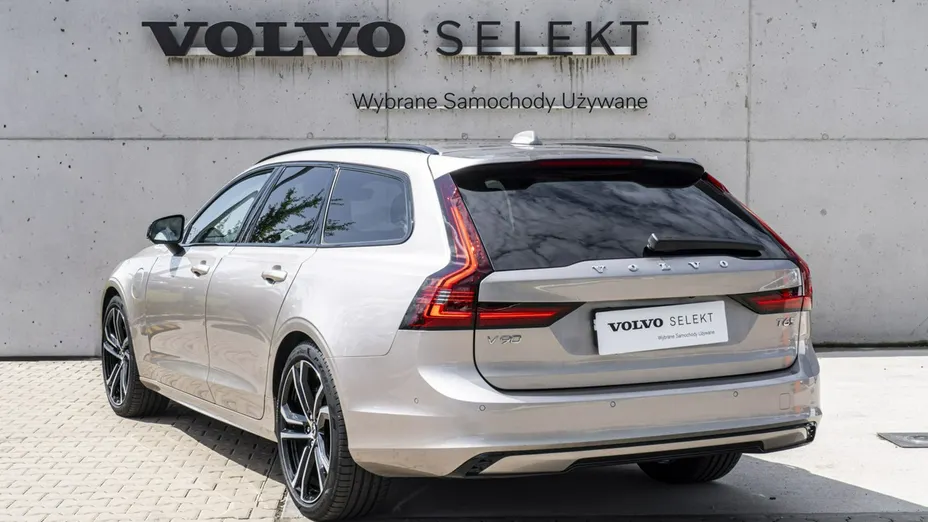 VOLVO V90 -